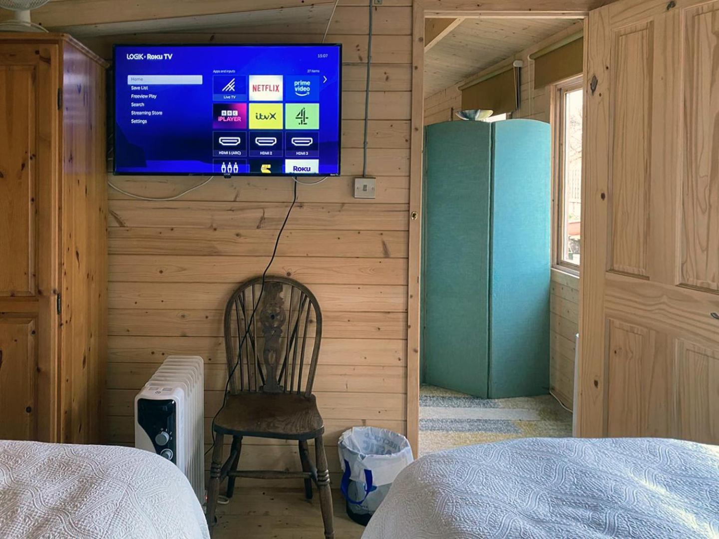 Cosy Garden Log Cabin Солсбері Екстер'єр фото