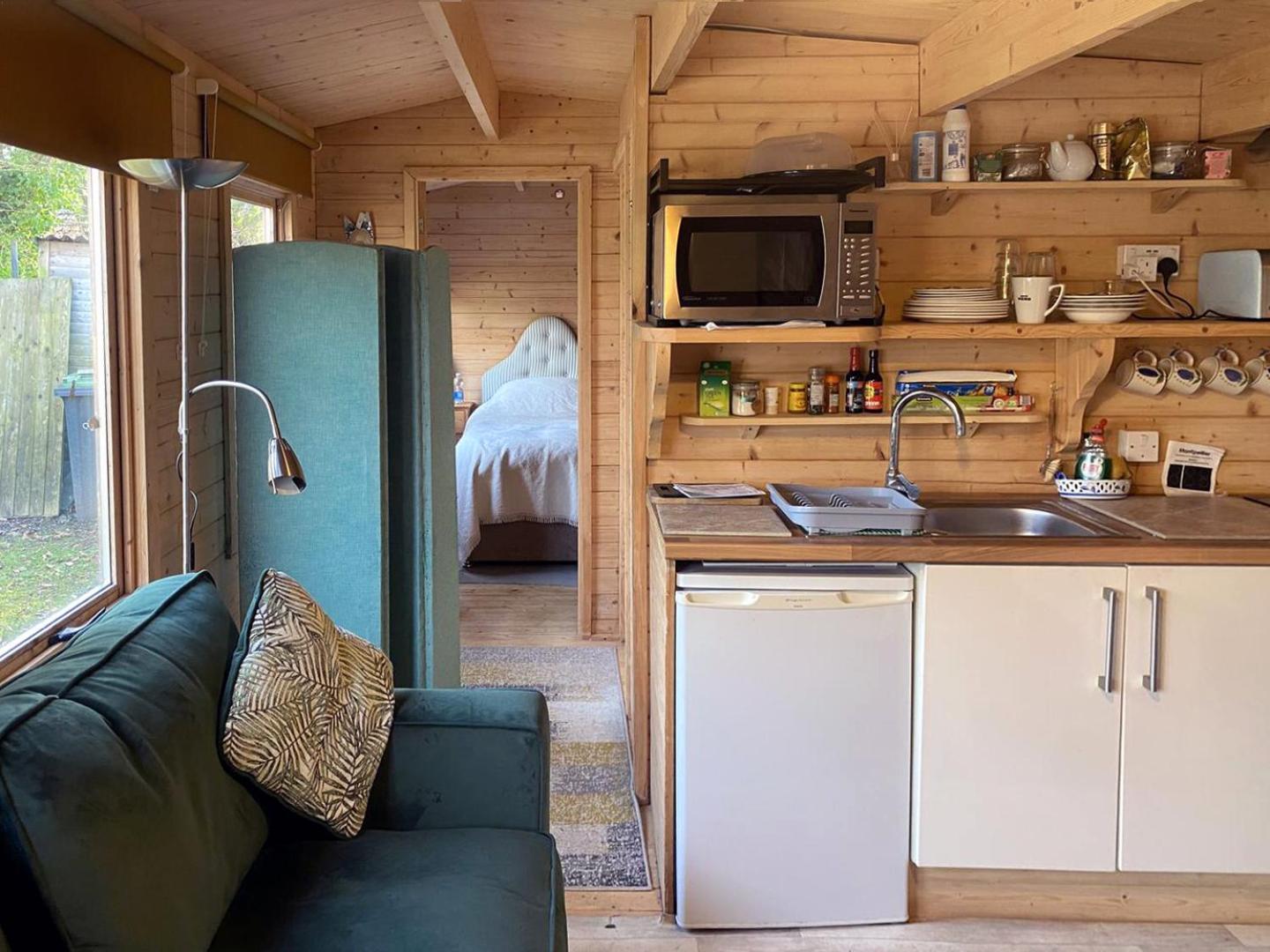 Cosy Garden Log Cabin Солсбері Екстер'єр фото